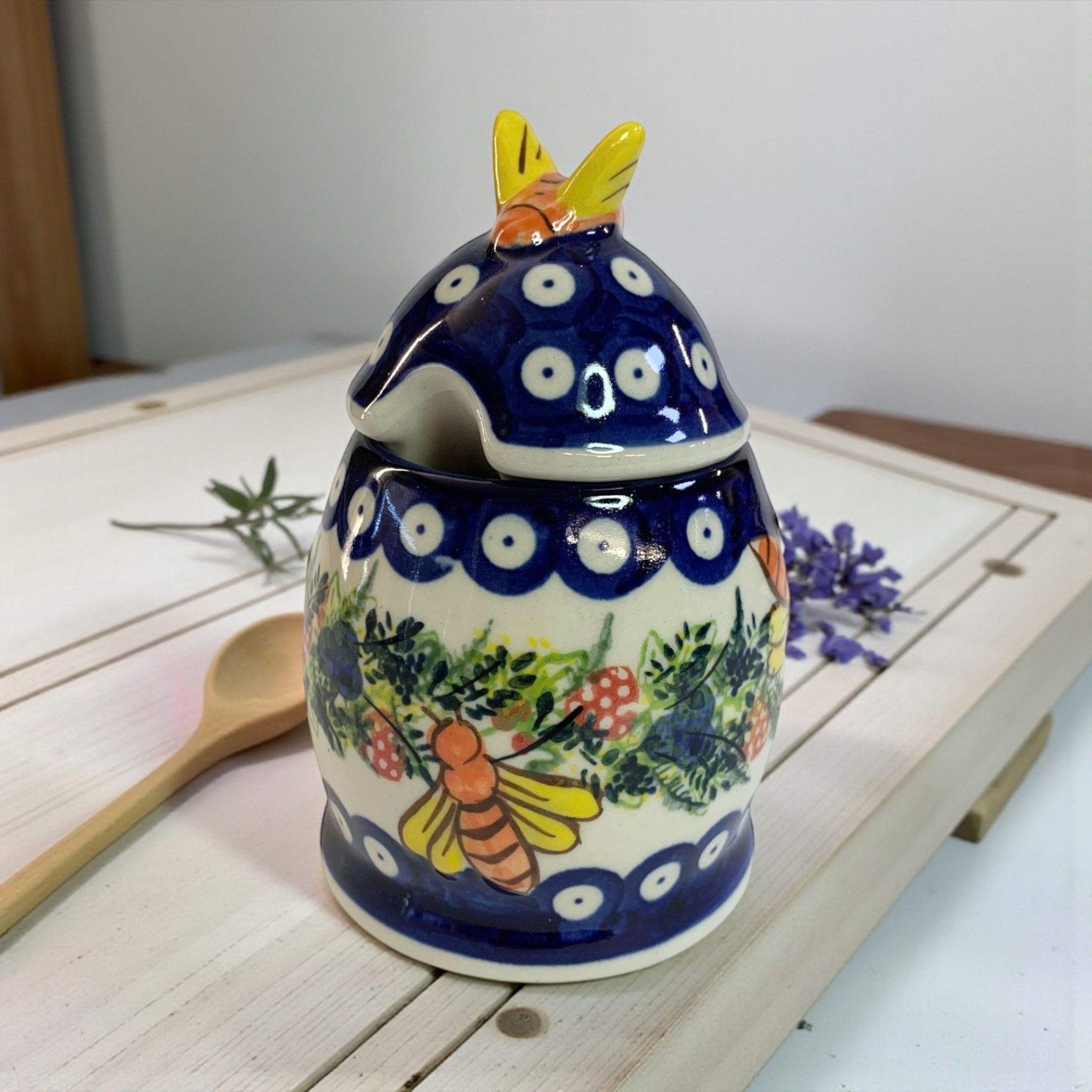 Pojemnik z pszczółką 250ml Nd. K73- Ceramika Bolesławiecka AC (Produkt dostępny pod zamówienie- 2tyg.)